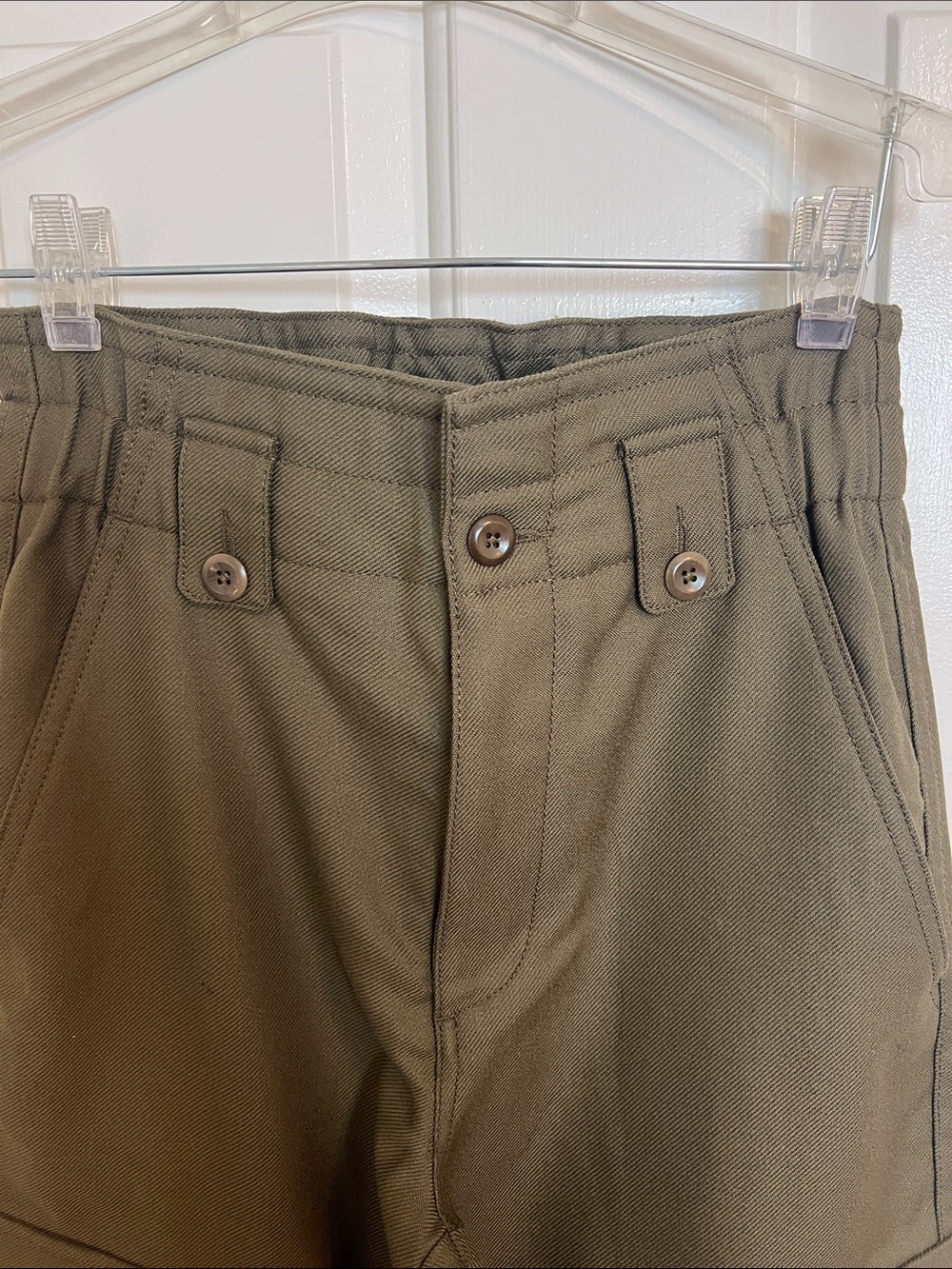 Banana Republic Olive Cargo Pants - Durable Utility Style - Picture 2 of 11